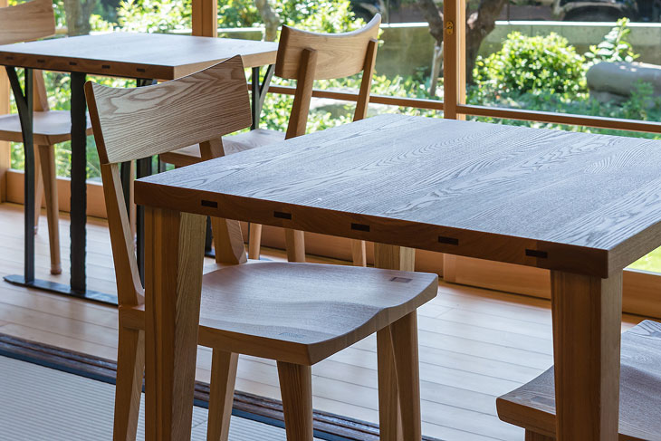 制作したテーブルとチェア